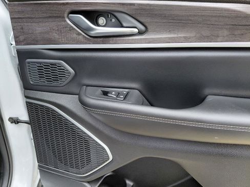 Used 2023 Jeep Grand Cherokee 4WD 4xe image 17