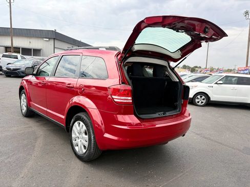 Used 2018 Dodge Journey SE w/ Connectivity Group FWD image 4