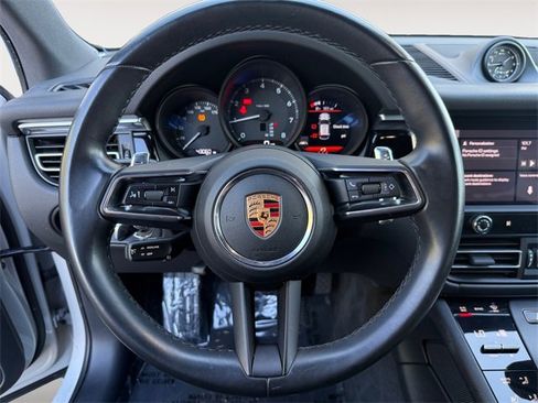 Used 2022 Porsche Macan image 17
