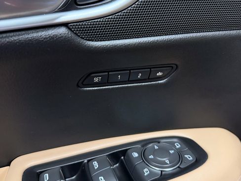 Used 2018 Cadillac XT5 Platinum w/ Driver Assist Package image 13