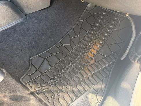 Used 2013 Jeep Wrangler Unlimited Rubicon w/ Connectivity Group image 31