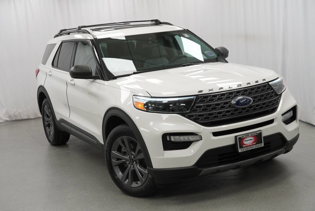 Used 2021 Ford Explorer XLT w/ Equipment Group 202A AWD/4WD image 16