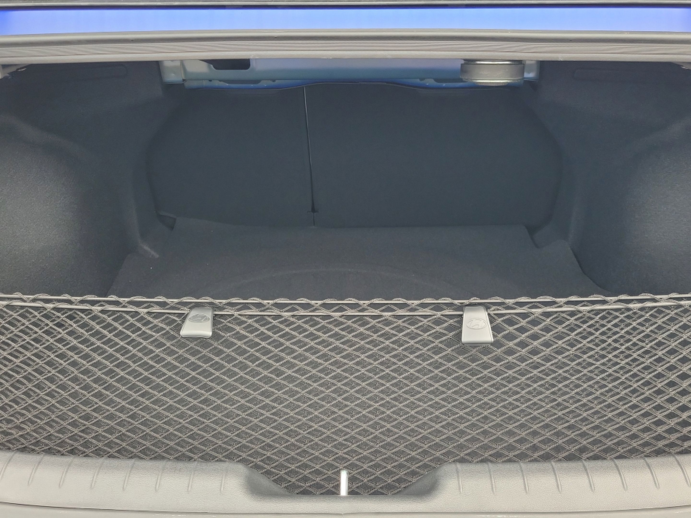 Certified 2025 Hyundai Elantra Limited FWD image 9