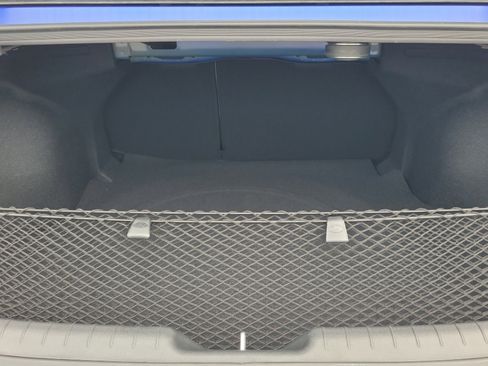 Certified 2025 Hyundai Elantra Limited FWD image 9