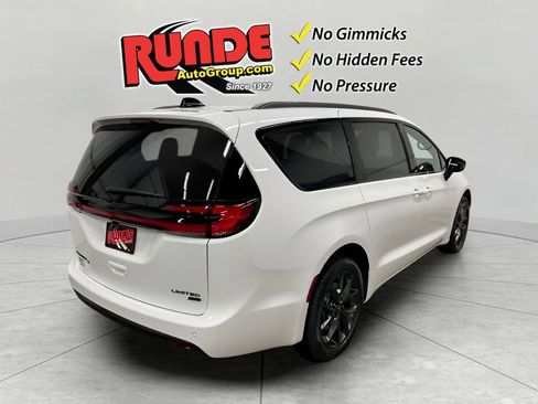 New 2026 Chrysler Pacifica Limited w/ S Appearance Package image 7