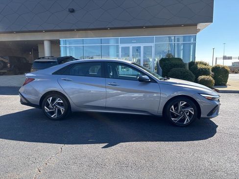 Certified 2025 Hyundai Elantra Sport FWD image 4