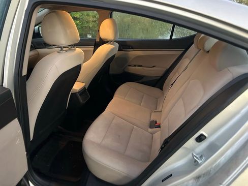 Used 2017 Hyundai Elantra SE image 13