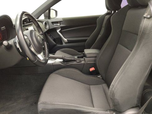 Used 2018 Toyota 86 RWD image 17