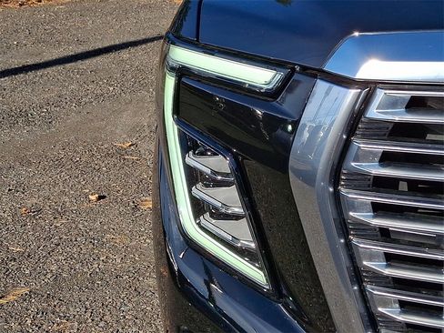 Certified 2025 GMC Yukon Denali image 9