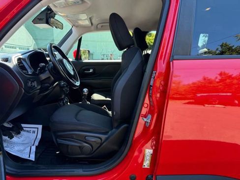 Used 2018 Jeep Renegade Altitude image 12