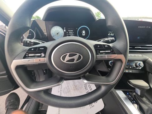 Used 2024 Hyundai Elantra SEL FWD image 14