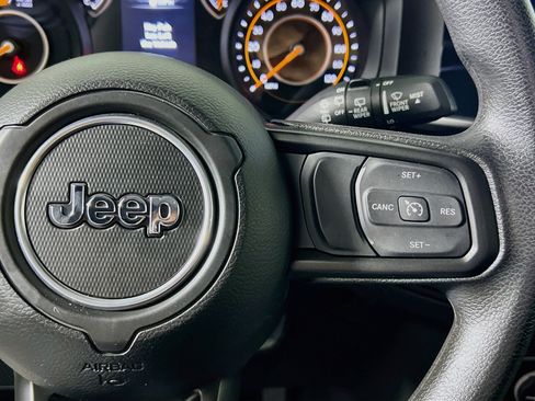 Used 2025 Jeep Wrangler Unlimited Sport AWD/4WD image 18