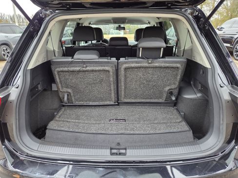 Used 2021 Volkswagen Tiguan SE image 8