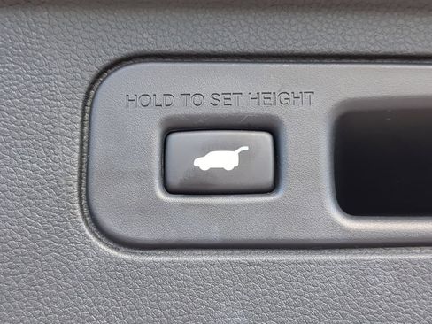 Used 2025 Honda Pilot EX-L image 10