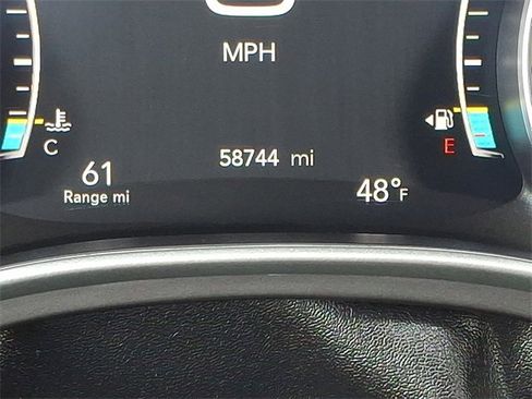 Used 2024 Chrysler Pacifica Touring-L image 20