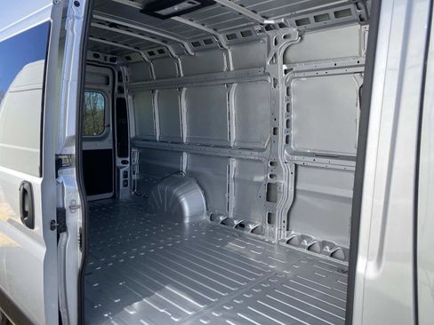 Used 2025 RAM ProMaster 3500 w/ Quick Order Package 22H SLT+ FWD image 12