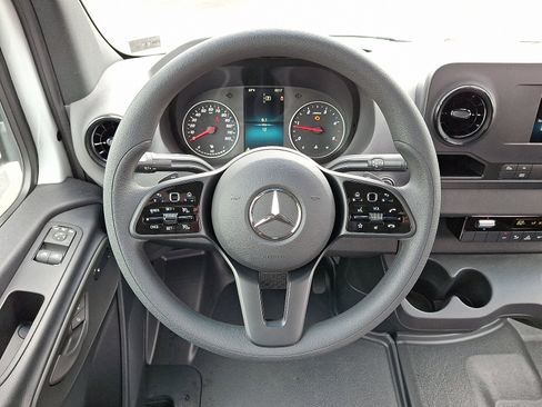 Used 2024 Mercedes-Benz Sprinter 2500 image 19