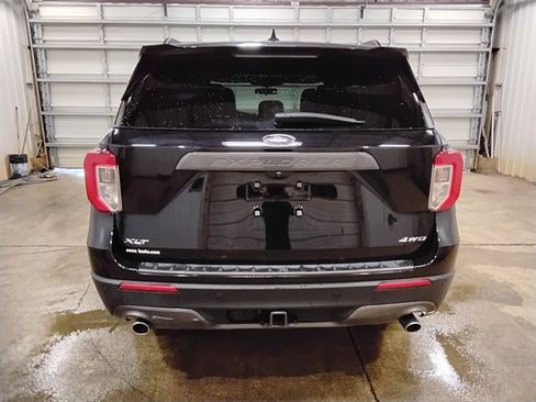 Used 2021 Ford Explorer XLT w/ Equipment Group 202A image 8