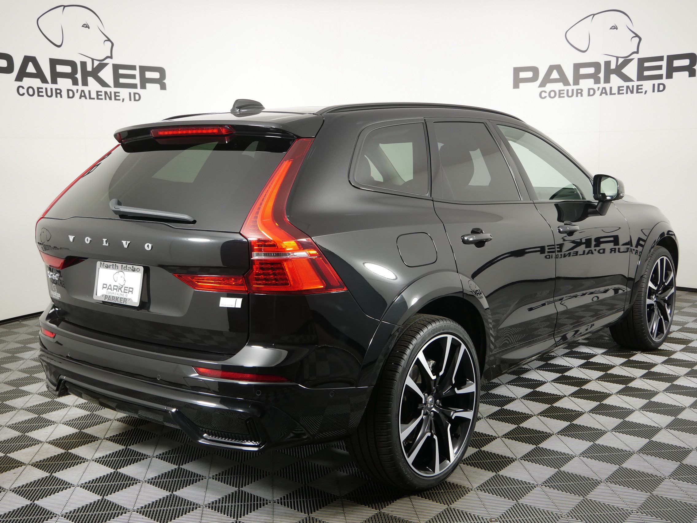 Used 2024 Volvo XC60 T8 Ultimate AWD/4WD image 5