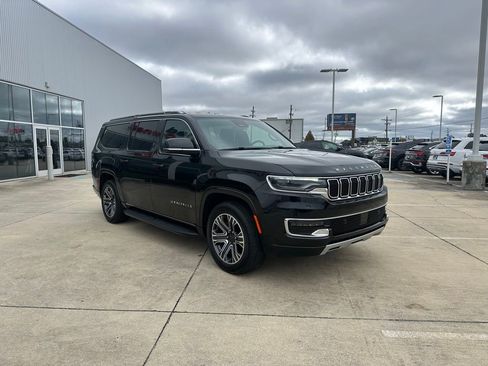 Used 2023 Jeep Wagoneer L Series II image 5