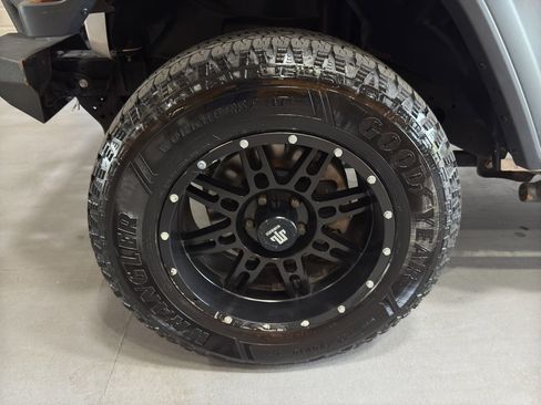 Used 2020 Jeep Gladiator Sport w/ Quick Order Package 23S AWD/4WD image 9