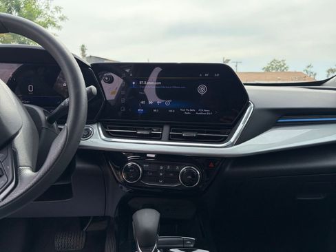 Used 2025 Chevrolet Trax LT image 20