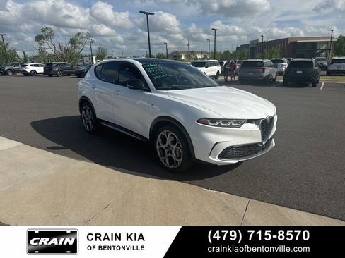 Used 2024 Alfa Romeo Tonale Ti w/ Premium Interior Package image 12