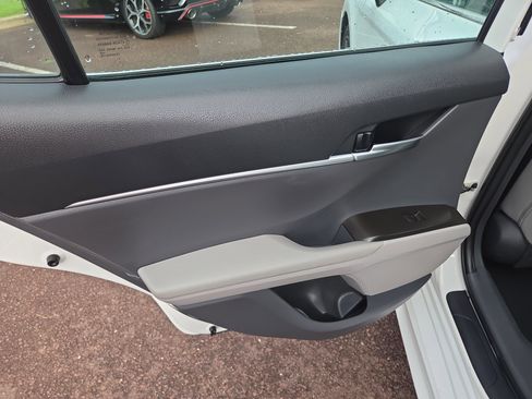 Certified 2021 Toyota Camry SE image 21