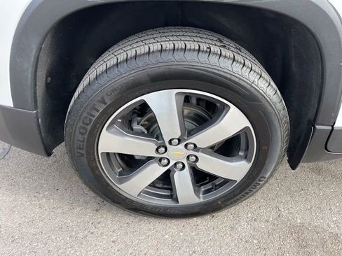 Used 2022 Chevrolet Traverse LT w/ LT Premium Package AWD/4WD image 21