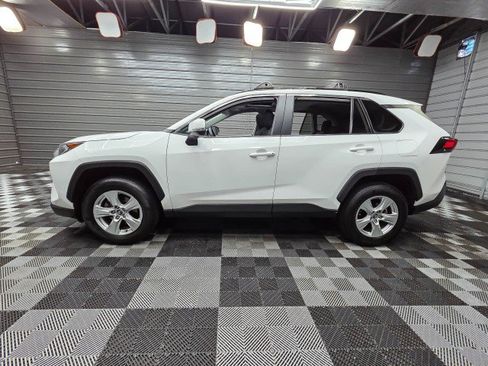 Used 2020 Toyota RAV4 XLE w/ Convenience Package AWD/4WD image 8