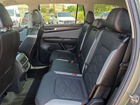 Used 2024 Volkswagen Atlas Peak Edition SE AWD/4WD image 14