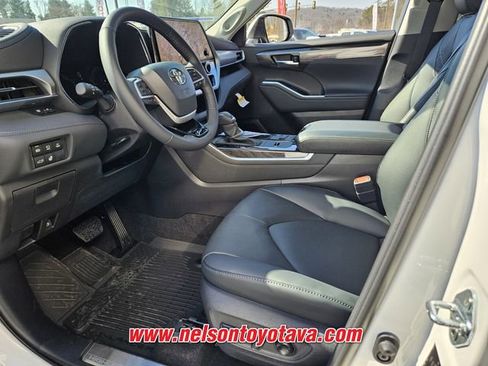 New 2026 Toyota Highlander Platinum image 6