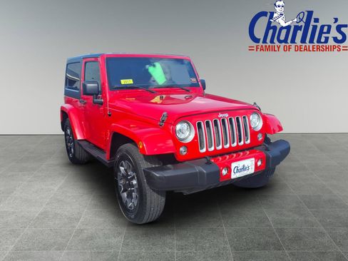Used 2017 Jeep Wrangler Sahara w/ Dual Top Group AWD/4WD image 3