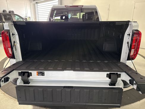 Used 2026 GMC Sierra 1500 SLT w/ SLT Premium Package AWD/4WD image 28