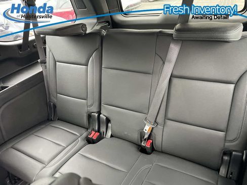 Used 2023 Chevrolet Suburban Z71 w/ Luxury Package AWD/4WD image 18
