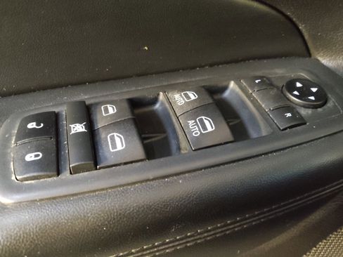 Used 2021 Jeep Grand Cherokee Laredo X RWD image 27
