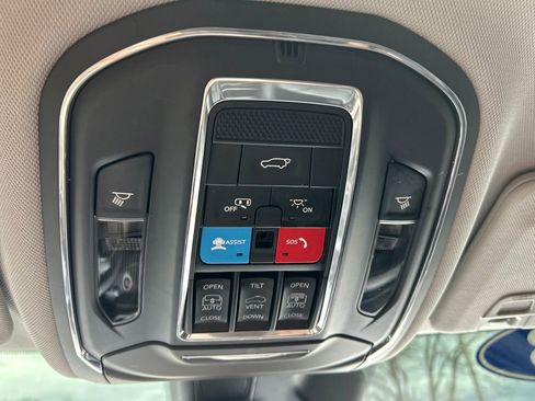 Used 2023 Jeep Grand Cherokee L Limited w/ Black Appearance Package image 40