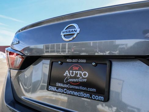 Used 2022 Nissan Altima 2.5 SV FWD image 10