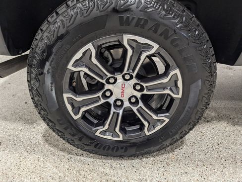 Used 2024 GMC Canyon AT4 w/ Technology Package image 14