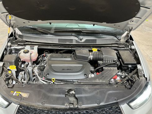 Used 2024 Chrysler Pacifica Touring-L FWD image 30