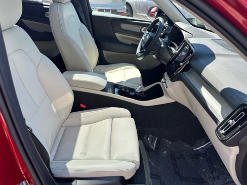 Used 2025 Volvo XC40 B5 Plus AWD/4WD image 42