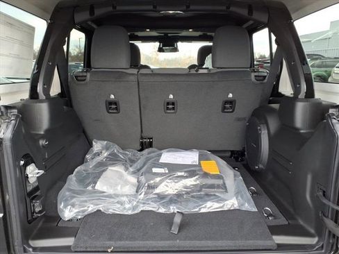 New 2026 Jeep Wrangler Unlimited Rubicon w/ Safety Group image 18