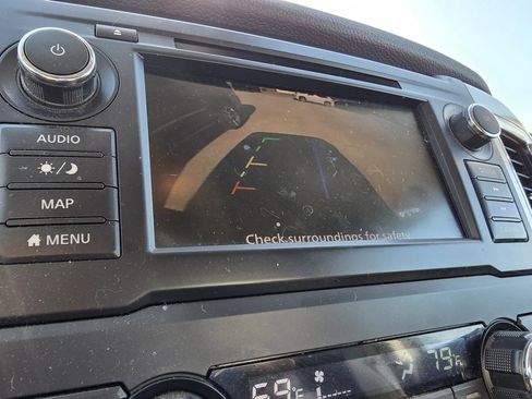 Used 2019 Nissan Titan SV w/ SV Convenience Package image 18