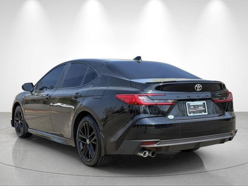Used 2025 Toyota Camry SE AWD/4WD image 3
