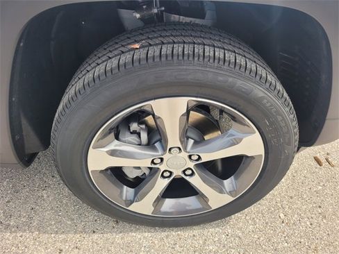 New 2025 Jeep Grand Cherokee Limited image 18