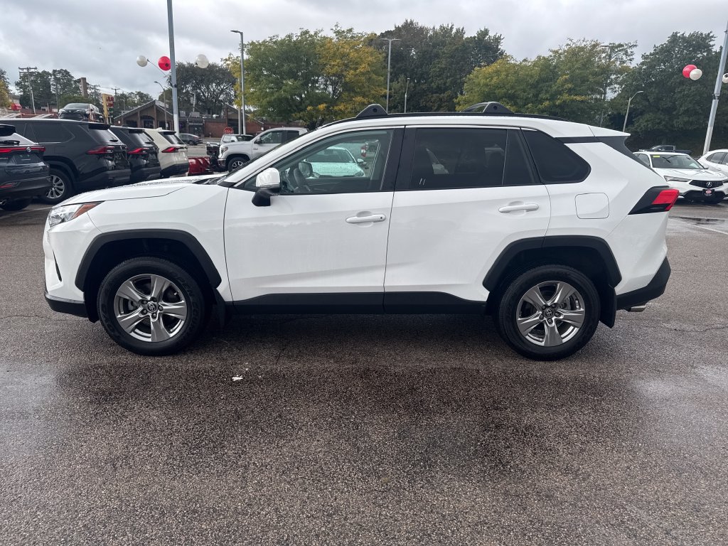 Used 2024 Toyota RAV4 XLE AWD/4WD image 4