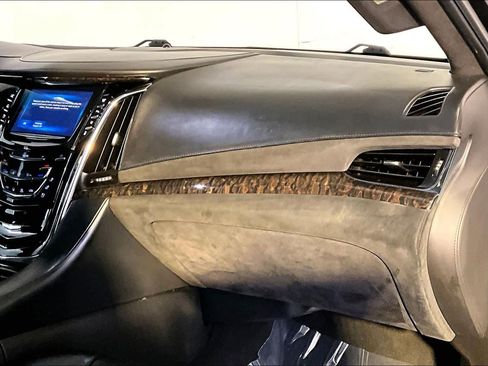 Used 2015 Cadillac Escalade Platinum AWD/4WD image 18