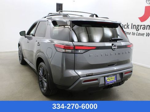 New 2026 Nissan Pathfinder SL image 2