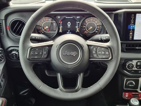 Used 2025 Jeep Gladiator Rubicon w/ Convenience Group AWD/4WD image 5