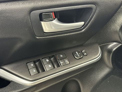 Used 2017 Toyota Camry SE image 19